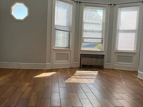 31 W 34th St #2, Bayonne, NJ 07002