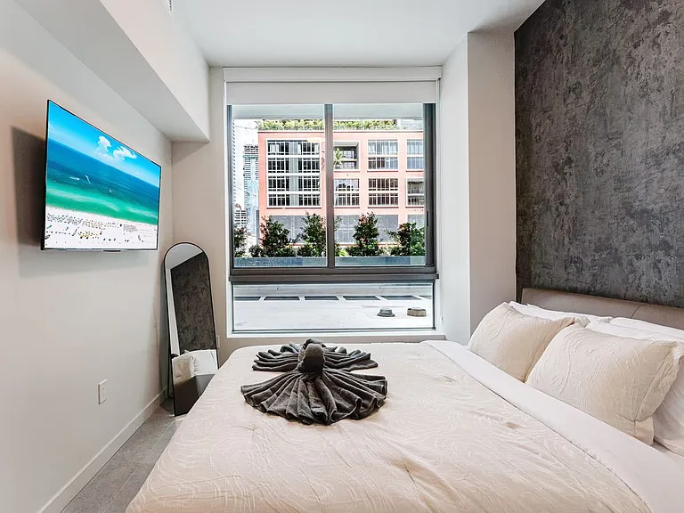 121 NE 5th St #311 — Photo 6