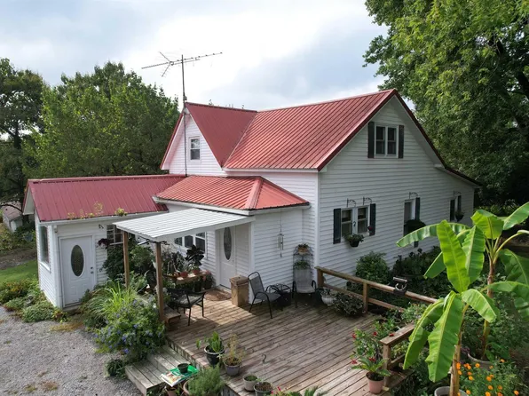 200 Crestview Dr, Dongola, IL 62926