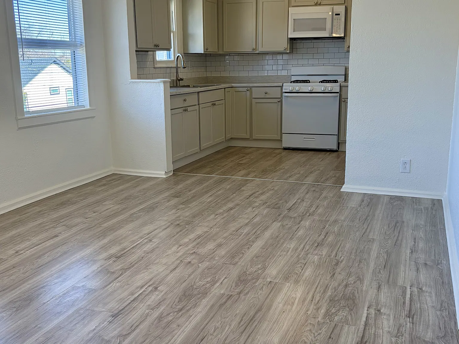 1 bed, 700 sqft, $920 — Photo 1