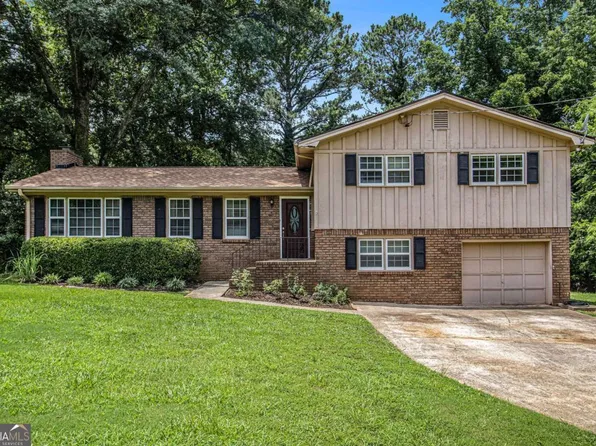 396 Stockwood Dr, Woodstock, GA 30188