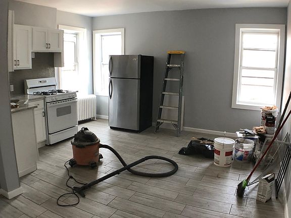 4th image of 252 Clifton Ave #1