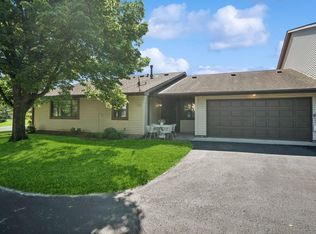 568 Donegal Cir, Shoreview, MN 55126