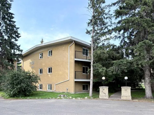 3103 W Blakiston Dr NW #102, Calgary, AB T2L 1L7