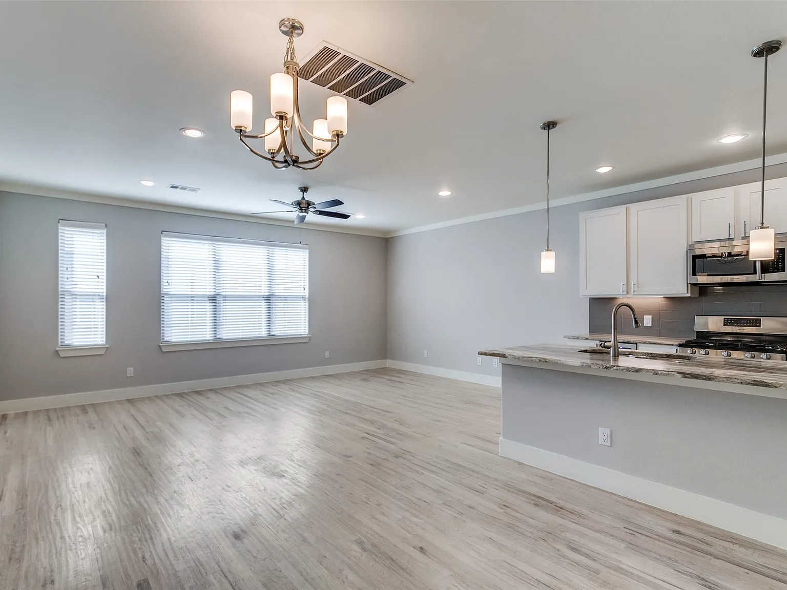 2 bed, 2.5 bath, 1394 sqft, $2,995 — Photo 2