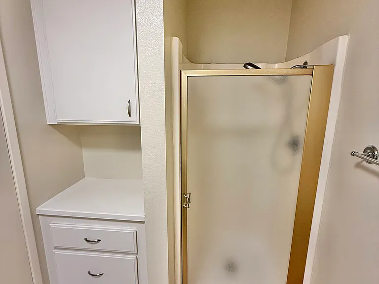 1360 Oxford Ave #5 — Photo 22
