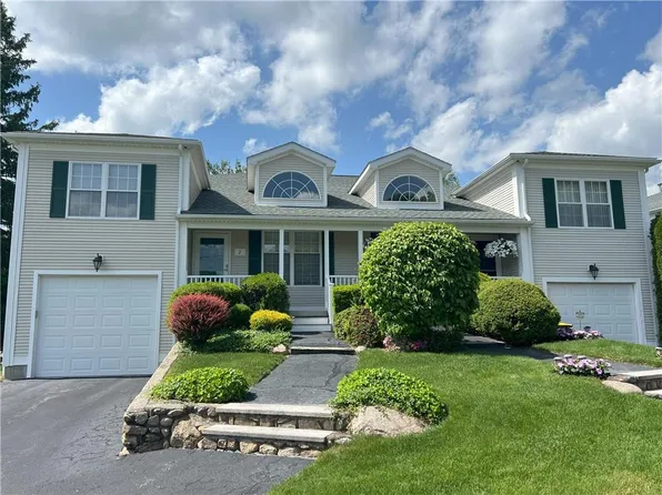 2 Countryside Dr, Smithfield, RI 02917