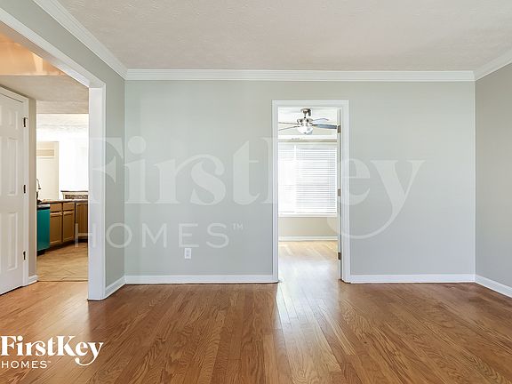 4th image of 2964 Shady Woods Cir