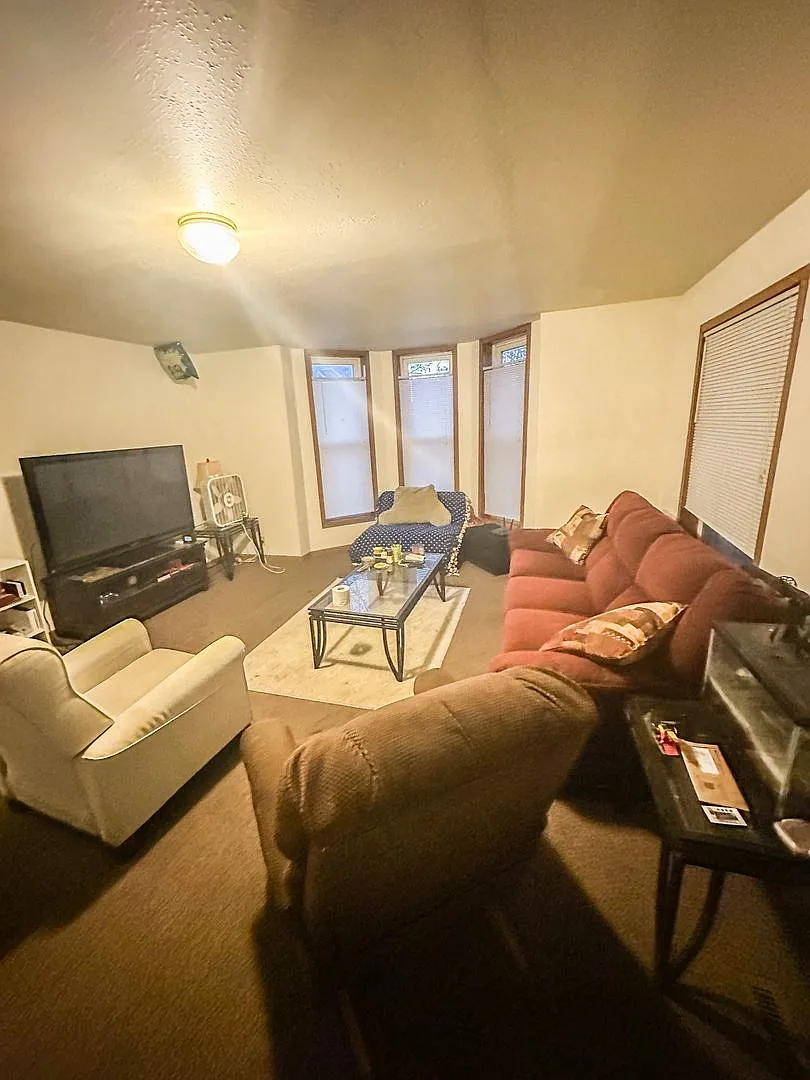 3 bed, $1,260 — Photo 4