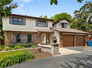 1304 Springsouth Rd, Schaumburg, IL 60193