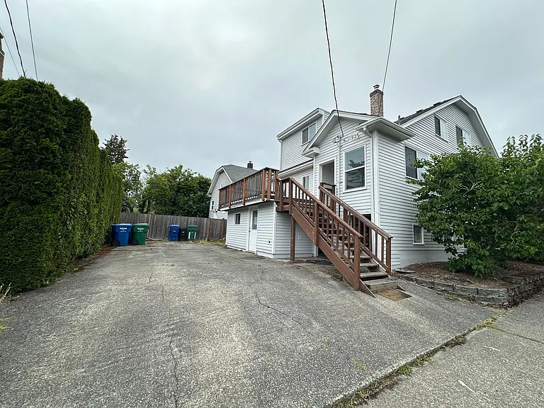 8203 Wallingford Ave N — Photo 32
