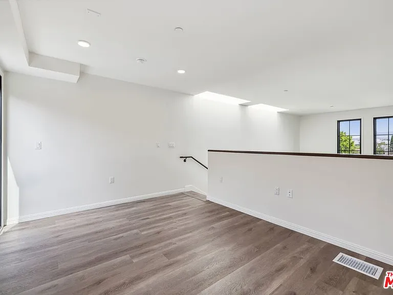 951 S Wilton Pl #302 — Photo 9