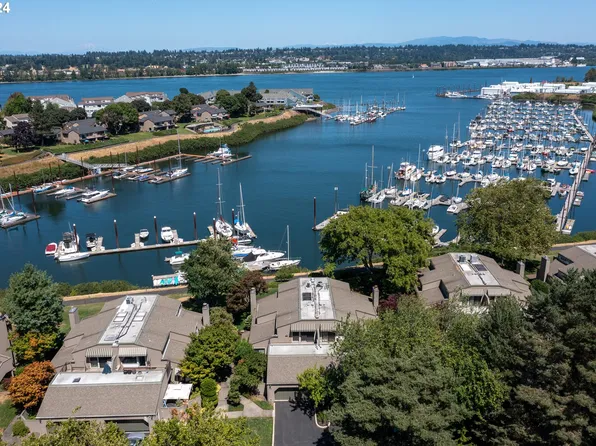 513 N Tomahawk Island Dr, Portland, OR 97217