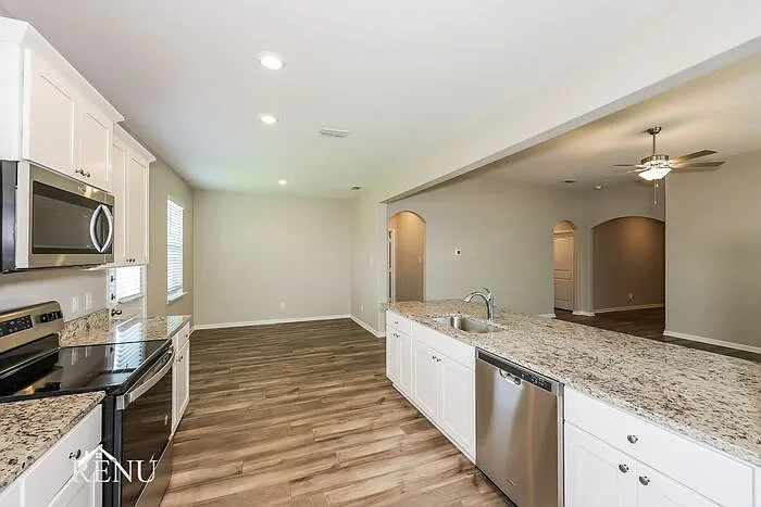 4 bed, 2.0 bath, 1803 sqft, $2,095 — Photo 2
