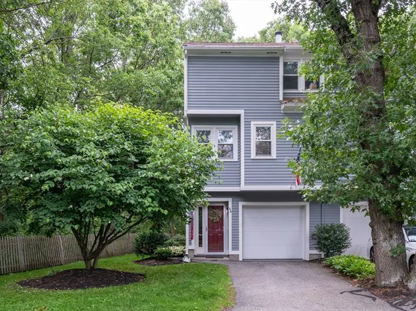 4 Arnold Dr #A, Salem, MA 01970