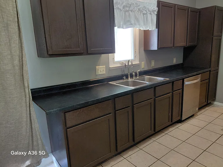 495 Abbyshire Dr — Photo 2