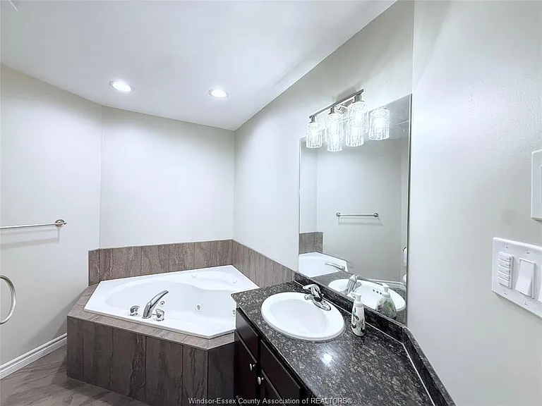 170 Diane Cres — Photo 9
