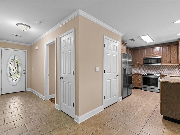 3rd image of 2204 Applebrook Dr