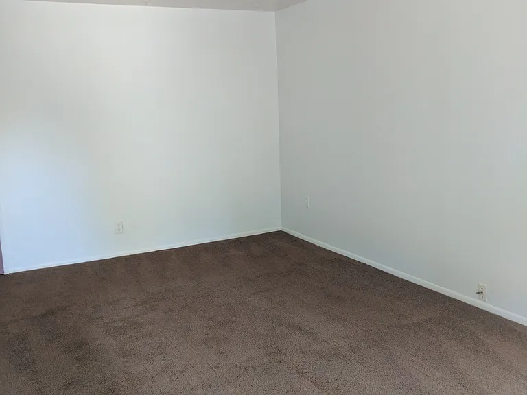 330 Howard Ave — Photo 13