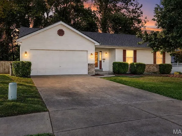 206 Geranium Dr, O'Fallon, MO 63366
