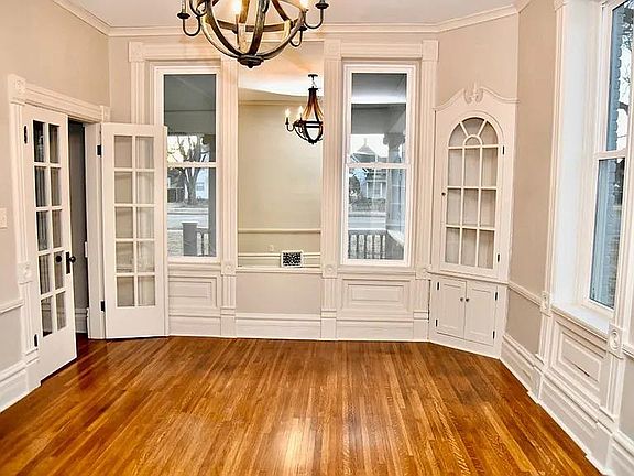 Shared Dining Room (now furnished)