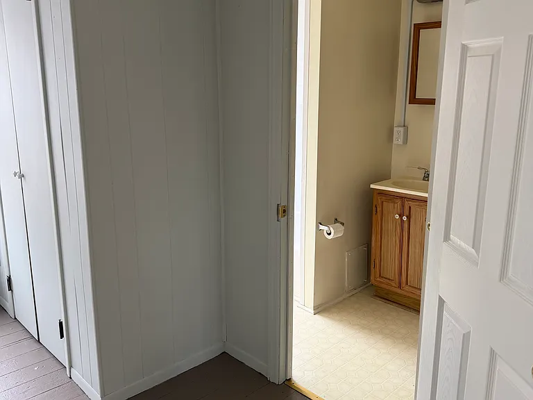 143 W North St — Photo 10