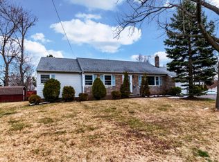 97 Prospect St, Paramus, NJ 07652