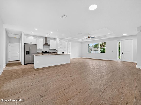 4th image of 356 Friendly St SW