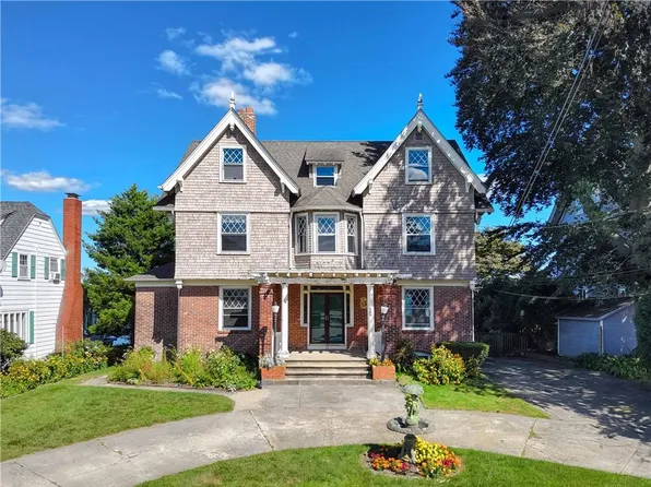 22 Selkirk Rd, Cranston, RI 02905