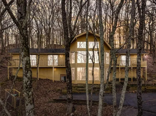 862 Lake Arrowhead Dr, Waleska, GA 30183