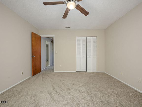 5th image of 927 E Millard Ct