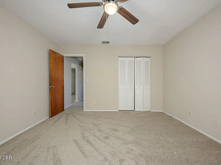927 E Millard Ct — Photo 5
