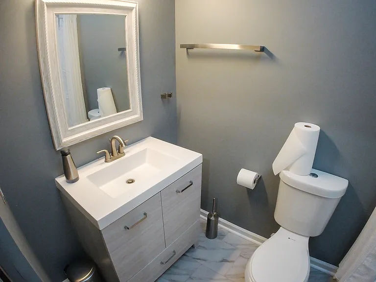 819 N Montford Ave — Photo 11