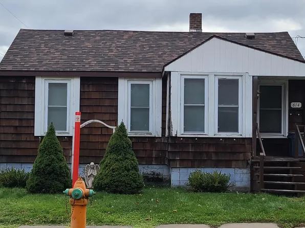 614 Carrie St, Sault Sainte Marie, MI 49783