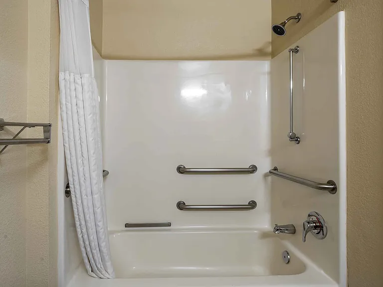 Studio Suite - 1 Queen Bed