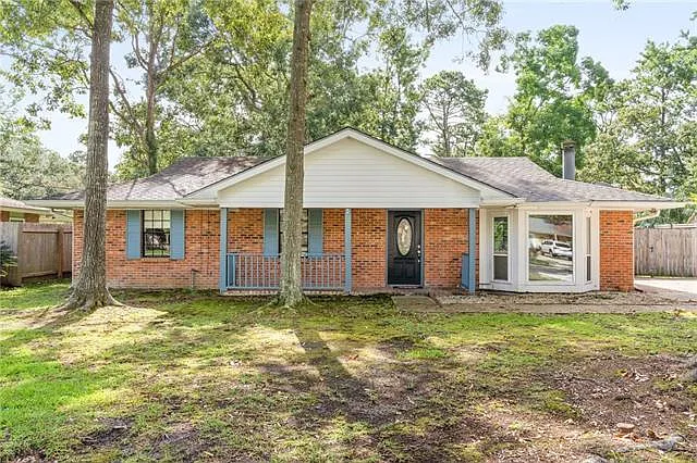 3 bed, 2.0 bath, 1399 sqft, $1,900 — Photo 2