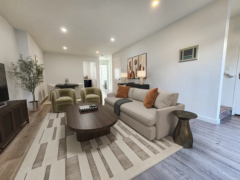 1532 Granville Ave #104 — Photo 4
