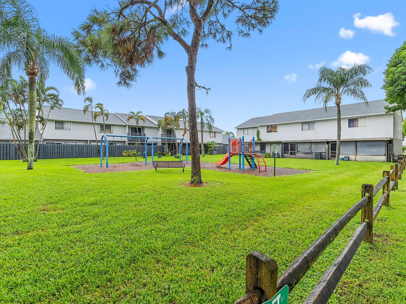 2 bed, 2.5 bath, 1234 sqft, $2,250 — Photo 3