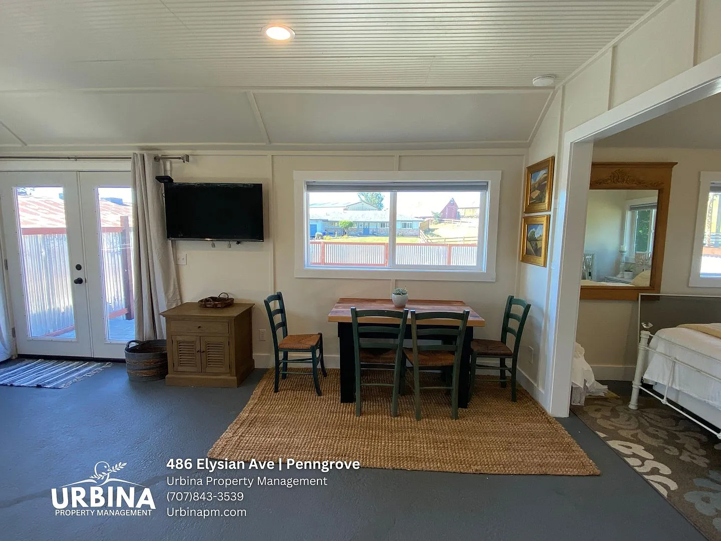 Charming Country Cottage with Private Yard and Utilities Included — Photo 2