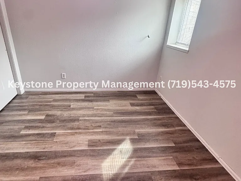 Charming Townhome in Pueblo West Comfortable & Convenient Living $1300/$1300 — Photo 8