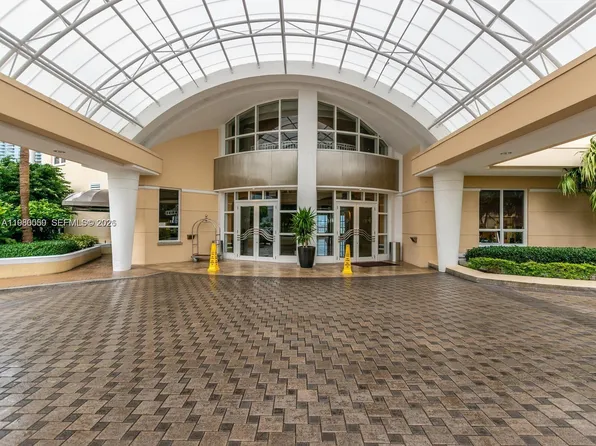 848 Brickell Key Dr APT 1201, Miami, FL 33131