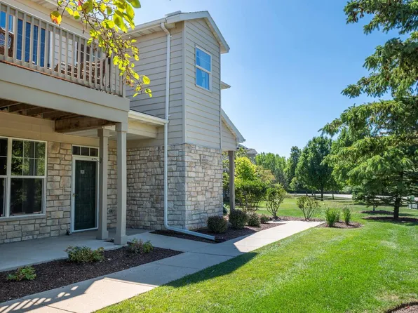 N17W26535 Meadowgrass CIRCLE #E, Pewaukee, WI 53072