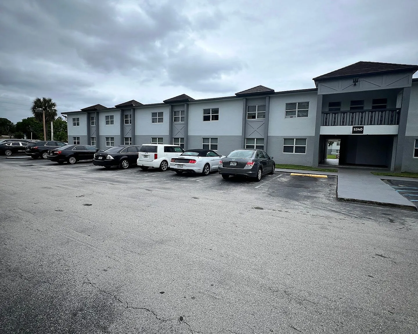 Deerfield Gardens Apartments — Photo 4