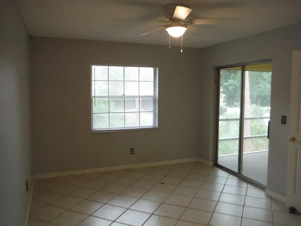 3035 Sir Hamilton Cir