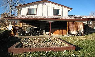 great covered patio w/ hot tub