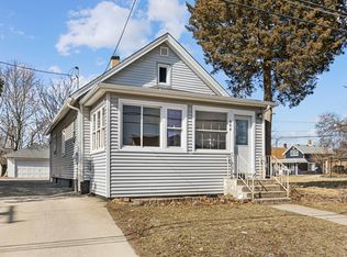 464 Prospect St, Elgin, IL 60120