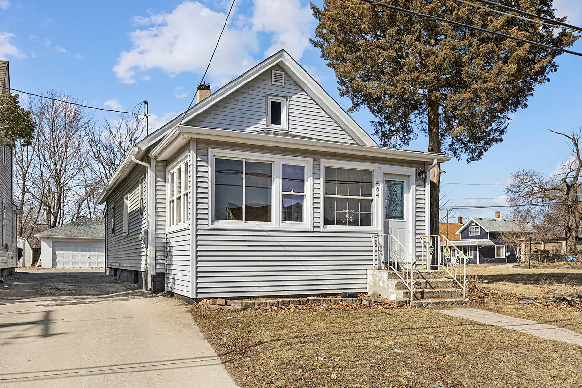 464 Prospect St photo 1