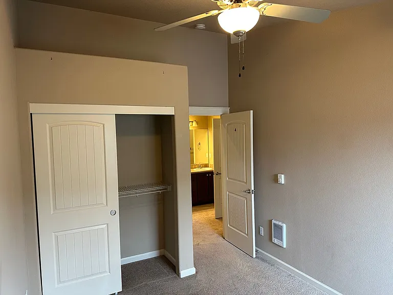 University Townhomes — Photo 21