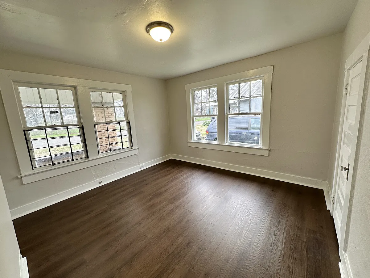 Building Photo - 1556 Burgin Ave
