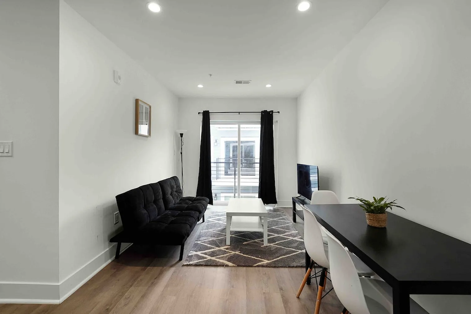 1 bed, 1.0 bath, $3,424 — Photo 1